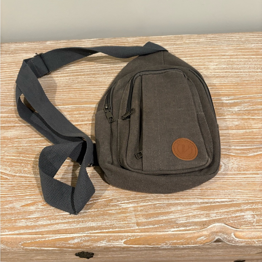 Nupouch Tahoe Day Pack  Sling Bag